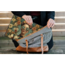Bloemenkrans - Vrouwengezicht - Zonnebril - Oranje laptophoes neopreen klein -tas