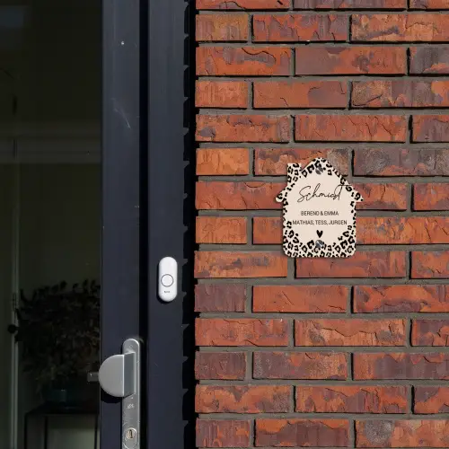 Beige luipaardprint - Sierlijk Naambord Huisje klein -sfeer2