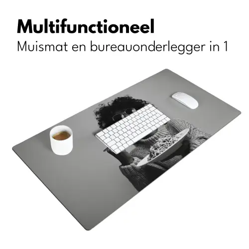 Vrouw - Pasta - Zwart - Wit Muismat XXL klein -sfeer4