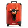 Zwarte stier steekt kop door rode schuurdeur NBS - Handbagage koffer - Kinderen Unisex middel -productfoto_recht