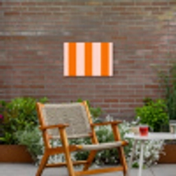 Strepen - Modern - Oranje Tuinposter op houten frame 2 cm dik klein 845 -sfeer3
