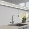 Bloem - Minimalistisch -Wit keuken achterwand 2 middel -3d_schuin