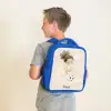 Meisje met een voetbal in beige kleuren Kinderrugzak - Blauw middel -sfeer2