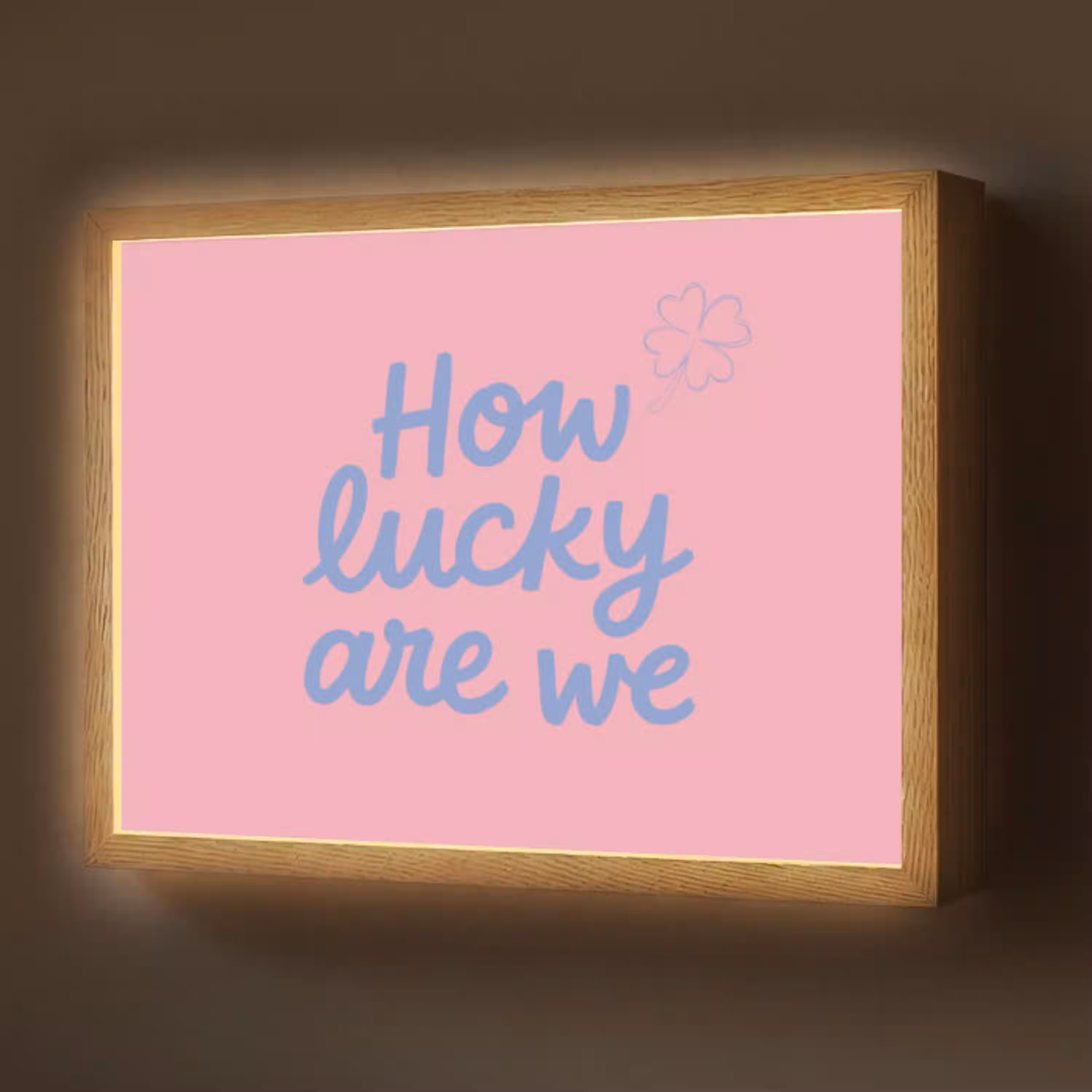 How lucky are we - Klavervier - Roze - Blauw Light Box met batterij (Wandlamp) middel -z3d_website