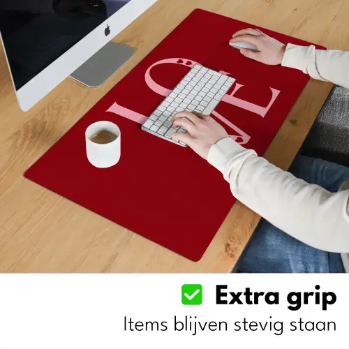 Love - Rood - Hatjes Muismat XXL klein -sfeer3