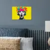 Vrouw - Koptelefoon - Geel poster papier klein -sfeer2