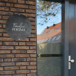 naambordje-leisteen-sfeerbeeld-2-1-2.png