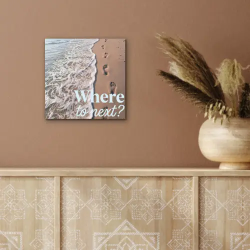 Where to next - Strand - Voetstappen aluminium wit klein -sfeer4