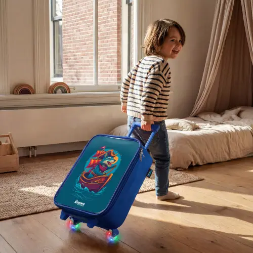 Piraten wasbeer op een boot Kinderkoffer - Blauw klein -sfeer1