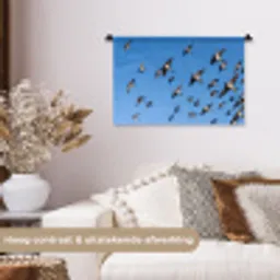 Zwaluwen - Vliegen - Blauw Wandkleed katoen klein -sfeer1